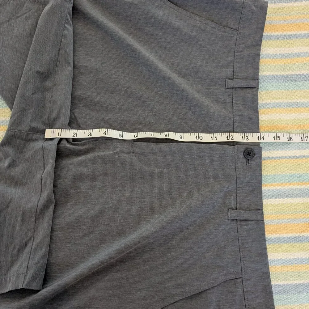 ⭐ Men's Gray Old Navy Active flat front shorts size 40